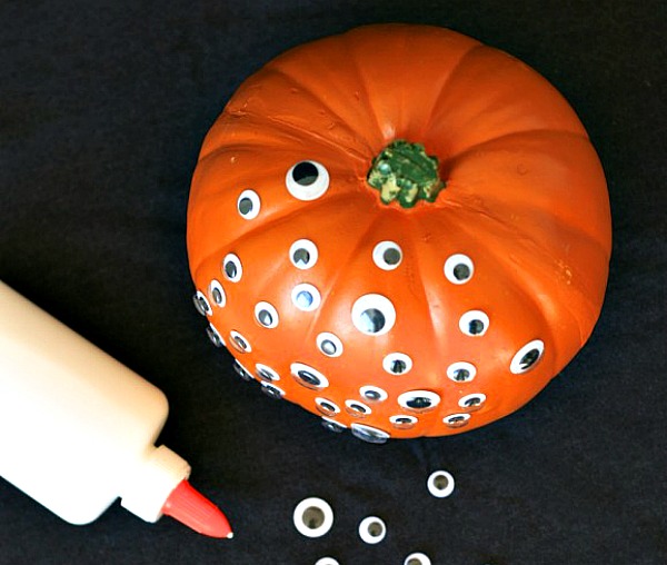 5 Pumpkin Decorating Ideas-googly-eyes